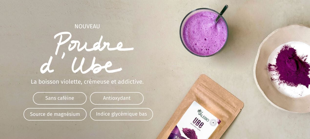 Jeune femme tenant un sachet de safran