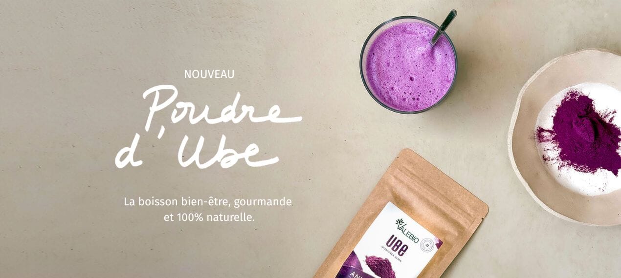Jeune femme tenant un sachet de safran