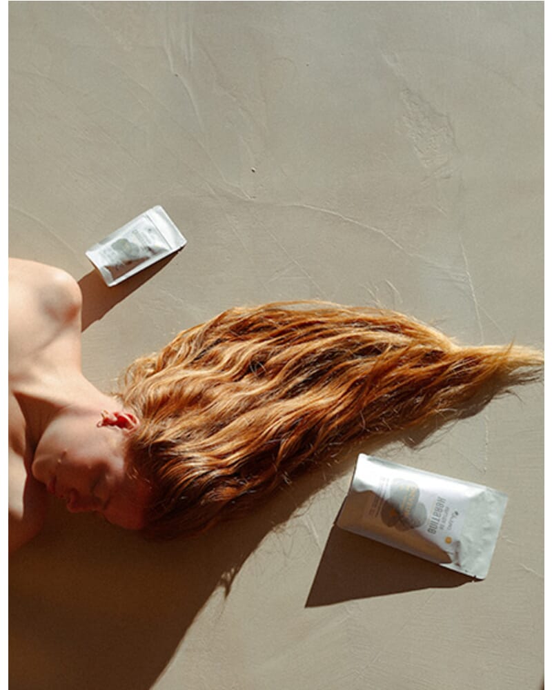 Femme cheveux longs et forts Femme cheveux longs et forts